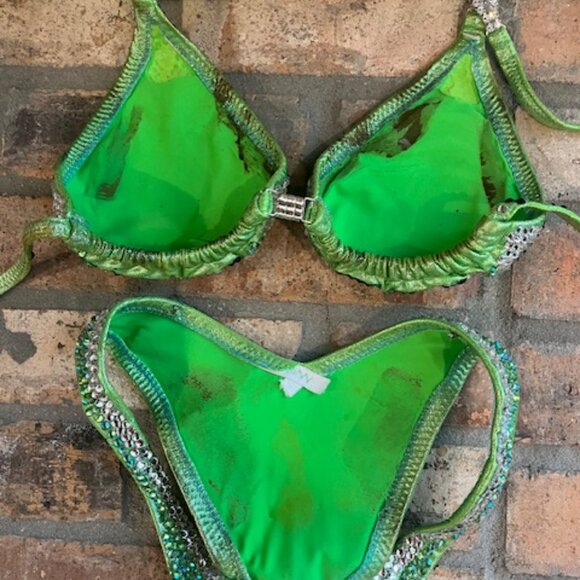 Figure Physique Bodybuilding Competition NPC Posing Suit - Picture 9 of 11